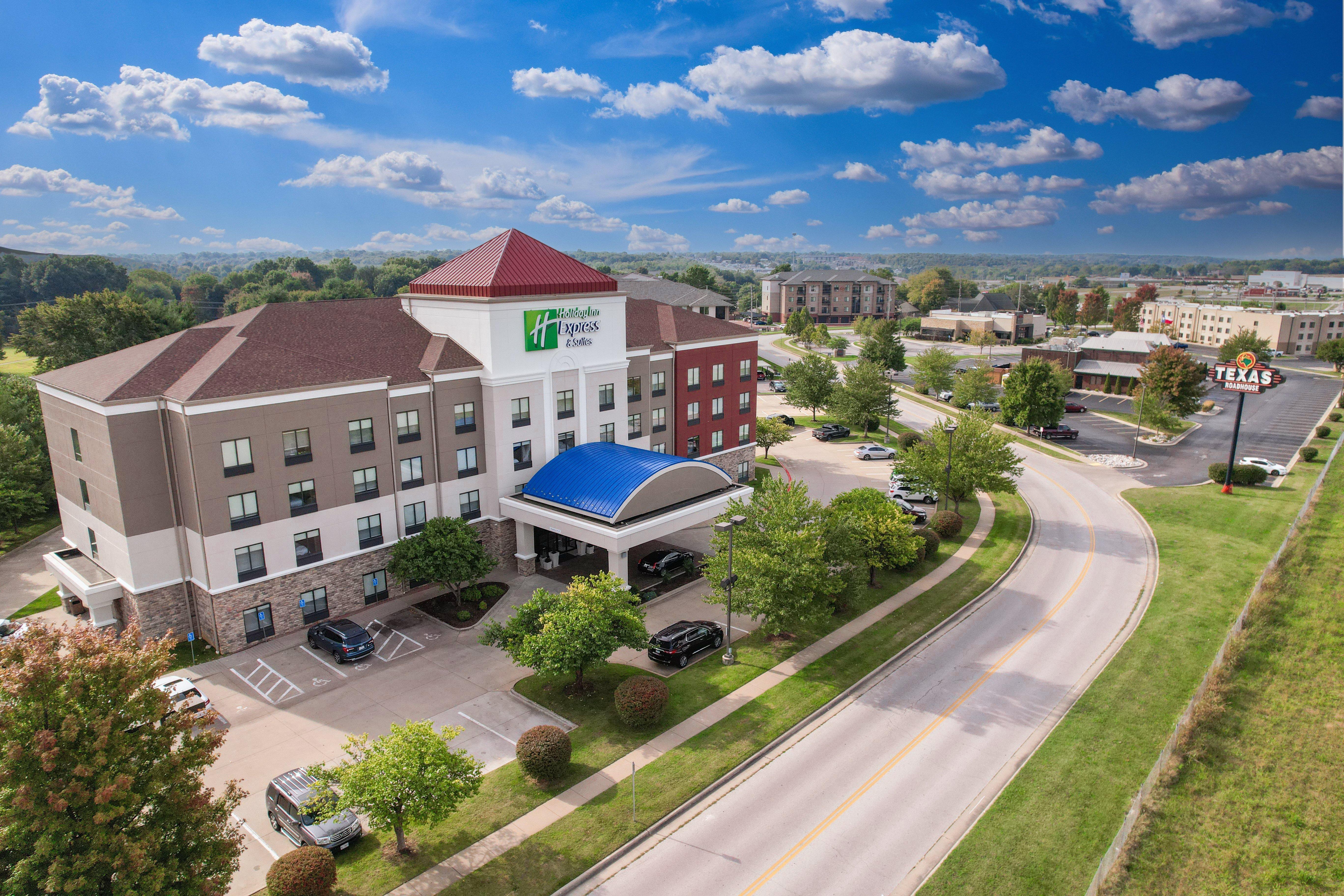 Holiday Inn Express And Suites Springfield Medical District By Ihg Buitenkant foto